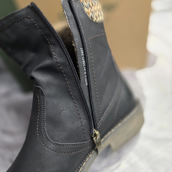 Spring Step Women's BLACK Winter Boots - Picture 7 of 11